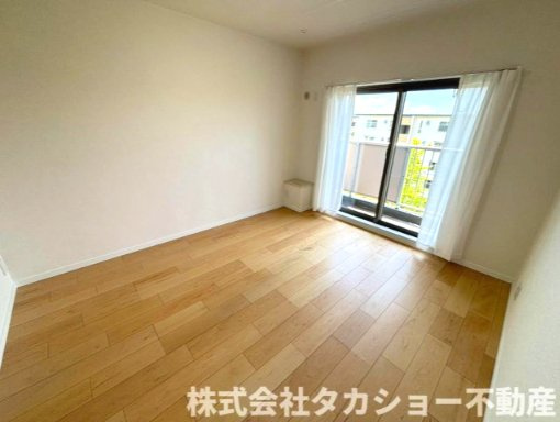 使い勝手のいい洋室です