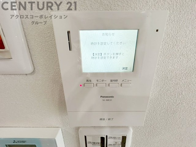 訪問者が来たときにテレビ画面で確認できるため、安心してドアを開けられます。録画機能があるものもあり、留守中に来訪者を記録しておくことができます。利便性が高く、セキュリティ面でも安心です。