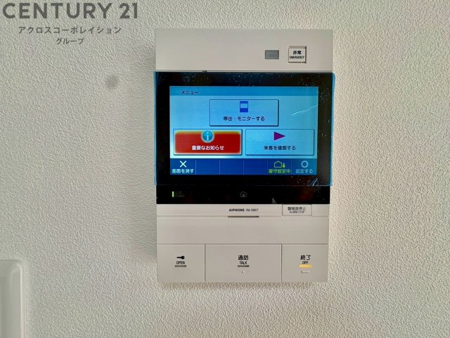 訪問者が来たときにテレビ画面で確認できるため、安心してドアを開けられます。録画機能があるものもあり、留守中に来訪者を記録しておくことができます。利便性が高く、セキュリティ面でも安心です。