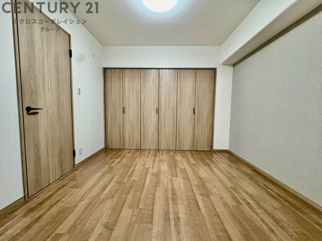 子供部屋…創造性や成長を促す遊びの空間を提供。学習や趣味に集中できる環境を整えます。個別のプライベートスペースは自己表現と自立心を育み、心地よい睡眠環境を整えリラックスできる場所を提供。