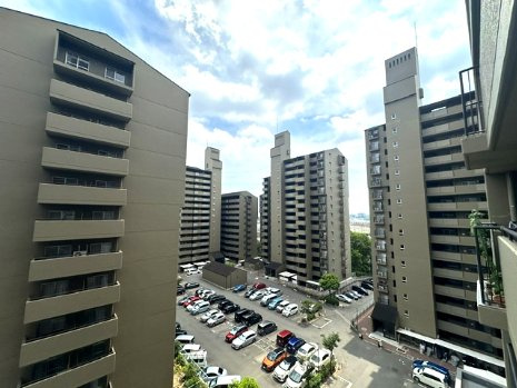 地上15階建の7階部分。陽当り・周辺環境も合わせて、ぜひ現地をご覧ください！