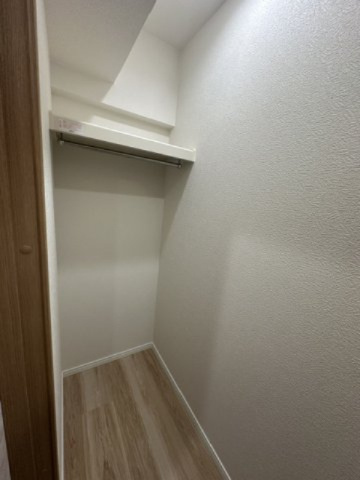廊下には家族で使えて便利なファミリーCL有り！洗面室のすぐ近くにあり、家事効率もぐんとアップしそう。