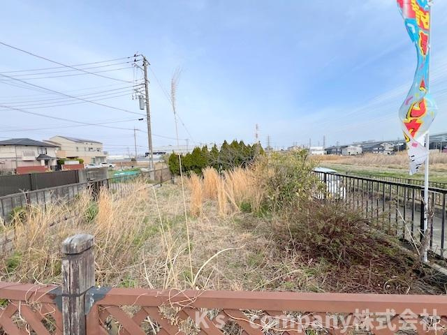 駐車場の横にあるお庭スペース◇植栽や家庭菜園も楽しめます◇
