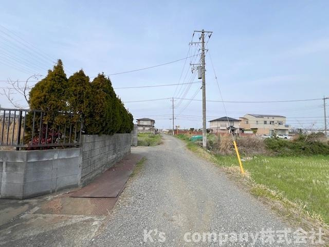 前面道路の様子です◇長閑な田園が広がる開放感のある土地☆