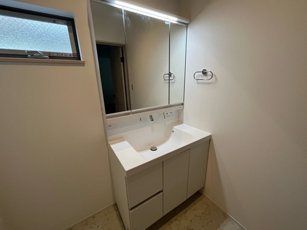 【相模原市中央区上溝の中古戸建ての独立洗面台】