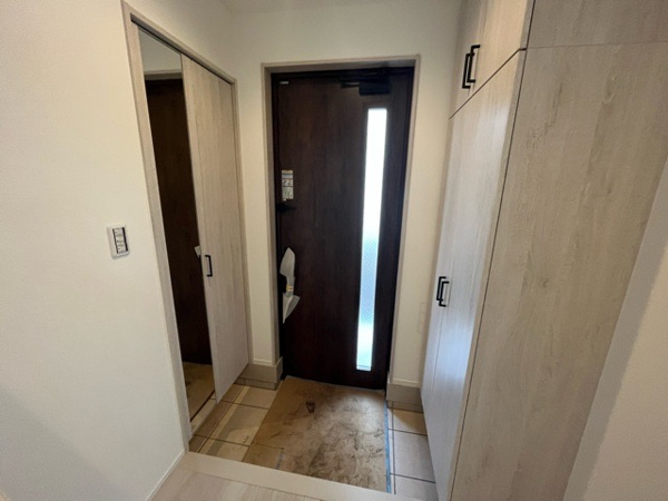 【相模原市中央区上溝の中古戸建ての玄関】