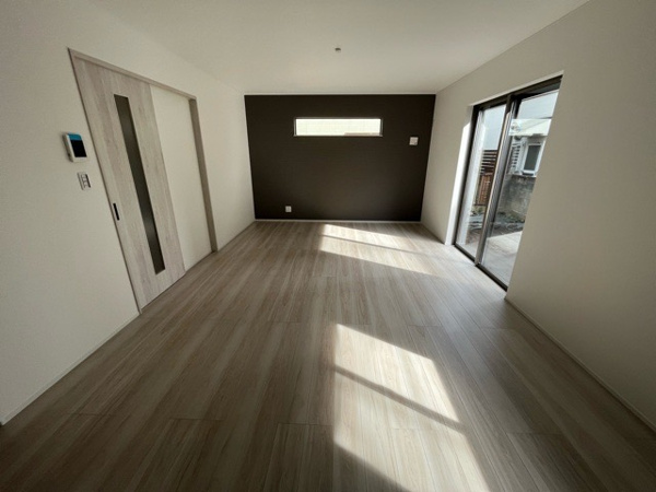 【相模原市中央区上溝の中古戸建ての居間】