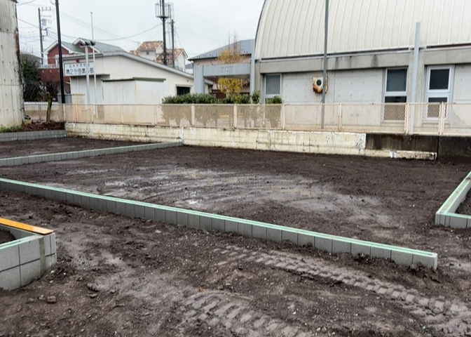 庭があることでガーデニングや家庭菜園はもちろん、こどもの遊び場やペットを放して遊ぶことができます。また、家の周囲に余裕があるということです。隣地との間があれば、十分な日当たりと、風通しが確保できます。