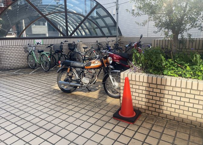 マンションの駐輪場は、事前に空きがあるか確認を取ると安心です。せっかく入居したのに駐輪スペースがない！なんてことになったら大変ですよね。そこで、内見時や購入前にはまず事前に確認しておくと良いでしょう。