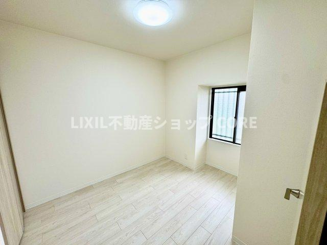 室内はいつも明るい印象なので気持ちの良い朝を迎えられます。毎日の生活も明るくなりそう♪　