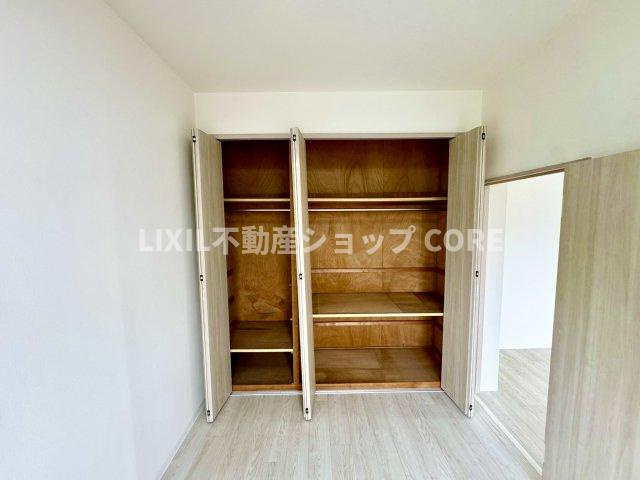 各居室にはクローゼットが備え付けられており、居室の広さを有効に使えます♪　