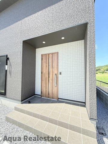 収納もある玄関です