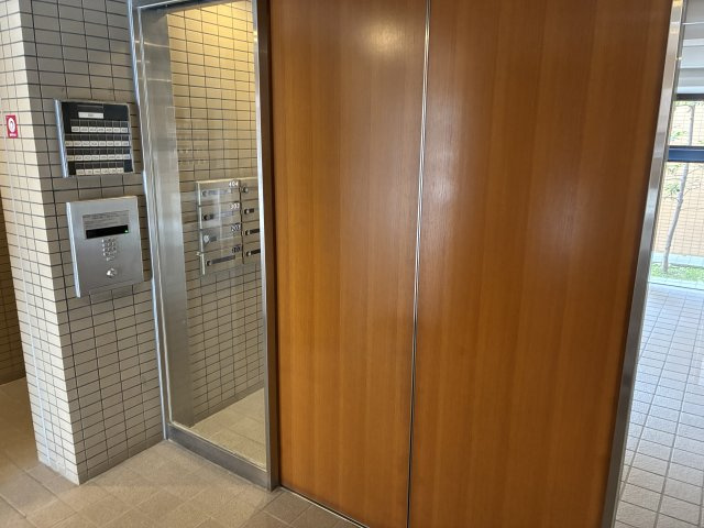 安心のオートロックです。