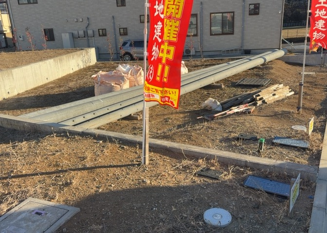 土地の面積＝住宅面積ではありません。建ぺい率の問題などで、土地のある場所によって住宅を建てられる面積は限られています。高さもしかり、「土地」という言葉の中には、建築条件も含まれると考えておきましょう。