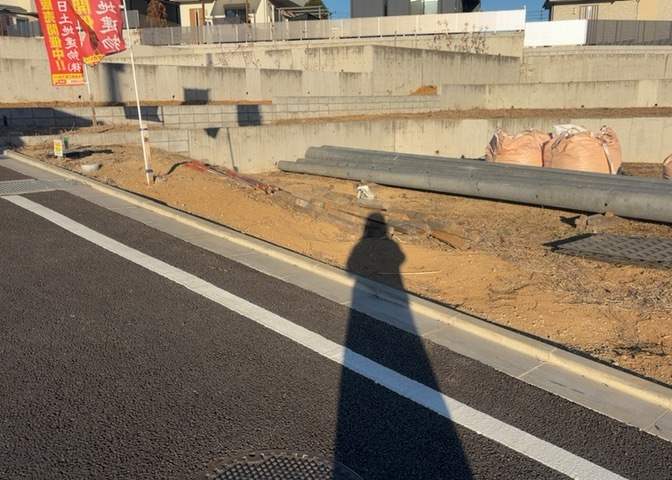 家を建てる前提で土地を探している場合、地盤の丈夫さは譲れない条件の一つです。地盤が脆弱だと追加工事が必要となります。また、過去に地盤沈下や液状化現象を起こした土地は、できるだけ避けた方がいいでしょう。