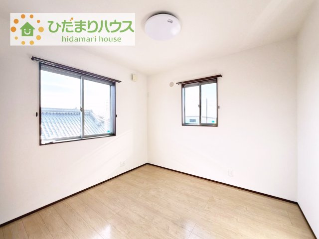 大きなベッドを置いても余裕の広さの主寝室♪