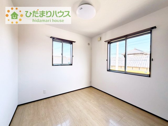 机にベットを置けば子供部屋の完成です！