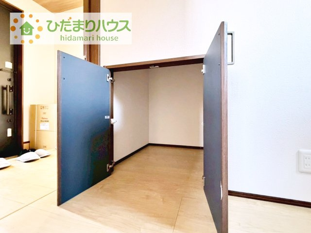 家族みんなで共同で使える便利な廊下収納！