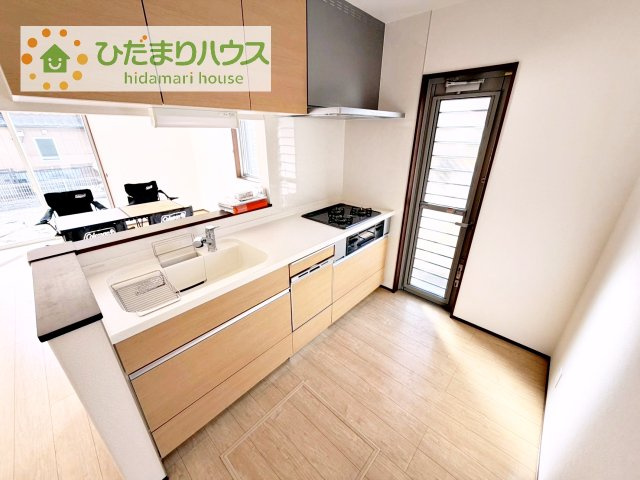料理をしながらでも、ご家族との会話を楽しめる対面式キッチン♪
