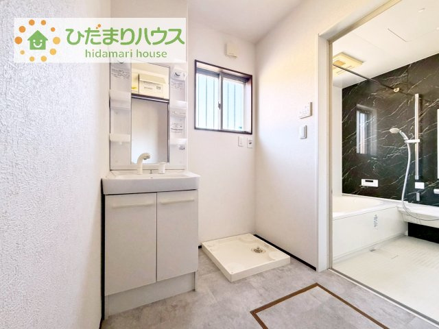シンプルで使い勝手の良い独立洗面台！