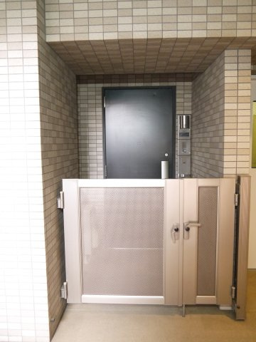家の顔となる玄関。　