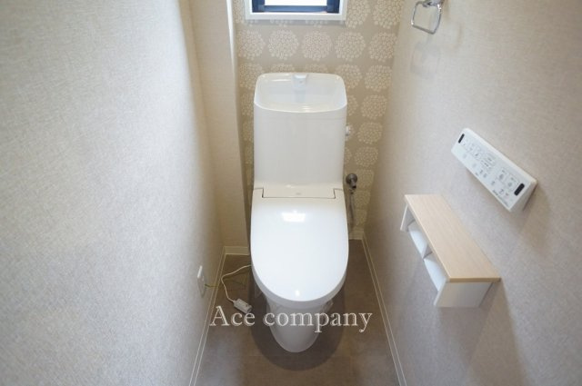 トイレは1階と2階の2ヶ所に完備♪ともに同仕様のシャワートイレ新調です☆