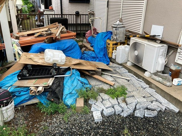 土地の形が極端に長細かったり、狭小地、あるいは道路との高低差がある傾斜地だった場合、後々売ろうとしても買い手がつかない場合もあります。後々、売却することになった時に価値の下がらない土地を選びましょう。