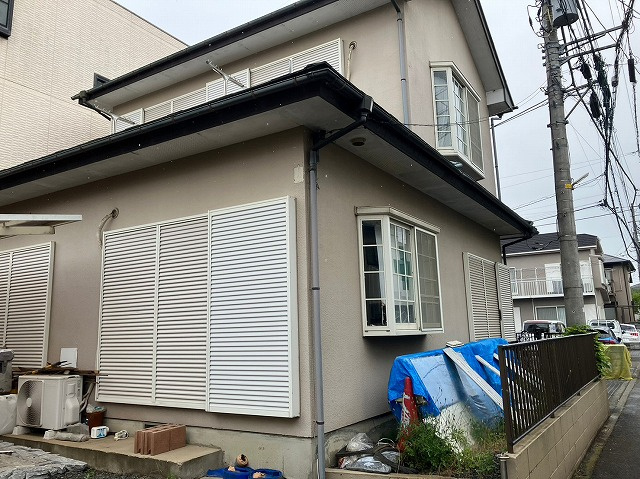 家を建てる場合、方位は要チェックです。現実的に日当たりのよい家ならばリビングは南側、建築基準法でも北側に当たる家への配慮は求められています。土地を見学に行く際は、方位磁針を持って行くようにしましょう。