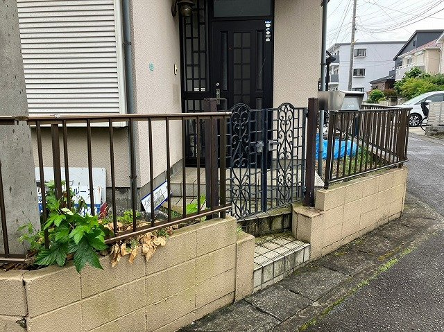 隣家の土地はどうなっているのか、生活利便施設が近くにあるのか、学校まで近いかなど、お客様のライフスタイルにあわせたイメージが重要です。また、近くにあると困る施設が近くにないかも確認するといいでしょう。