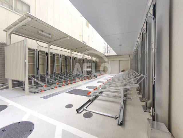 グランドメゾン北堀江レジデンス　建物内にも駐輪場がございます