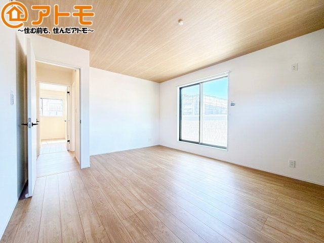 バルコニーに面したお部屋なので、布団などの大きなものも楽々干せます♪