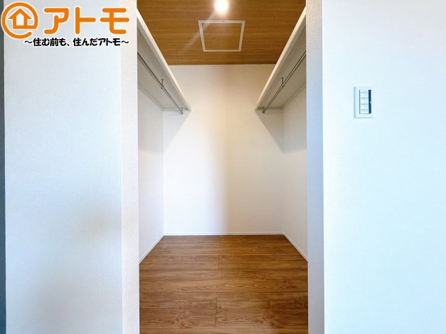 収納家具を減らせる容量の大きなクローゼット♪