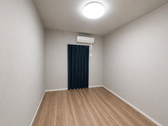 明るい洋室です