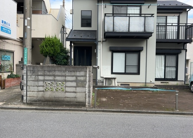 人が暮らすうえで日光は大切な要素となります。日当たりの良さは譲れないポイントですね。併せて近くに大きな建築物の建築予定がないか、あるいはそれが可能な土地が近くにないか事前に確認することもお勧めします。