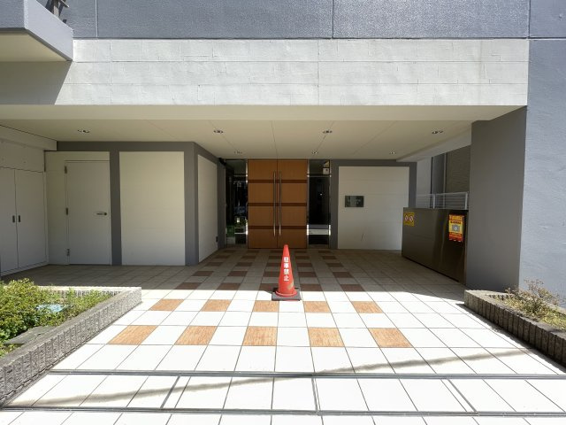 明るく広々としたエントランスが迎えてくれます。　