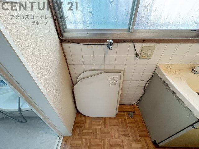 洗濯物の仕分け作業がしやすく、整理整頓が容易になります。洗濯音や湿気を他の部屋に持ち込まず、生活環境を快適に保ちます。上部を活用すれば収納スペースを確保でき洗剤や洗濯用品の整理もしやすくなります。　