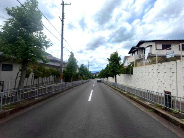 前面道路含む現地写真です