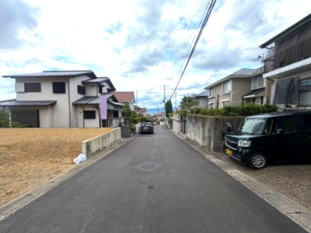 前面道路含む現地写真です