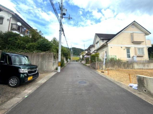 前面道路含む現地写真です