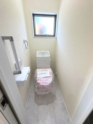 施工例。1階のトイレです。施工例は完成時と異なる場合があります。
