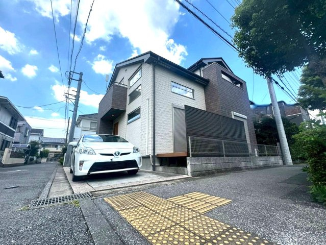 南西角地で陽当り良好！水回りの集中した家事ラク動線！リビングには開放感ある上部吹抜け！全居室収納付き・WIC・パントリー・玄関収納・豊富な収納スペース！千間台小学校まで徒歩約5分(350ｍ)です！