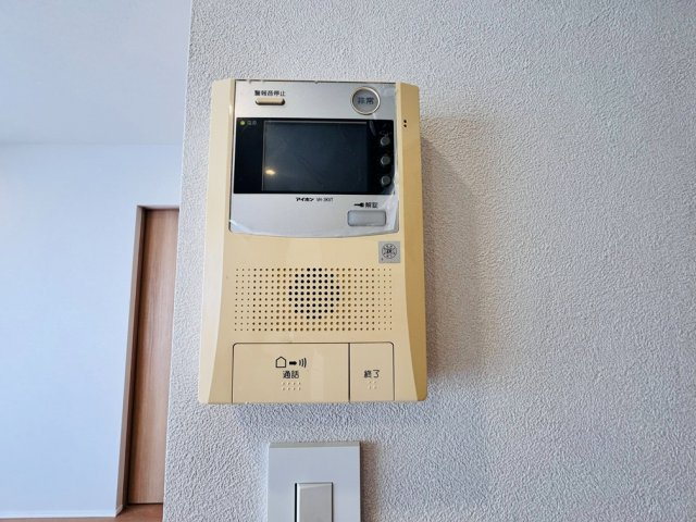 TVモニター付インターホンのため訪問者がひと目で分かります