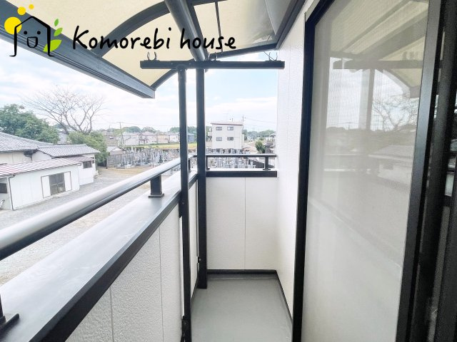 外からの目が気にならないバルコニーで洗濯物が干せます