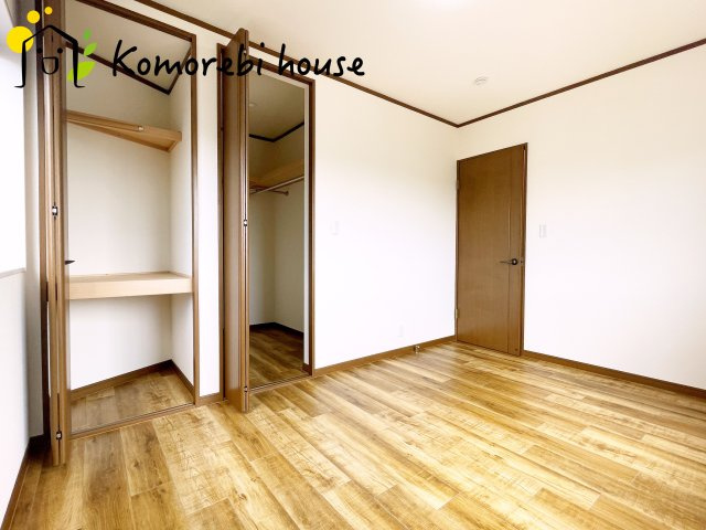 コンパクトで使いやすい洋室です