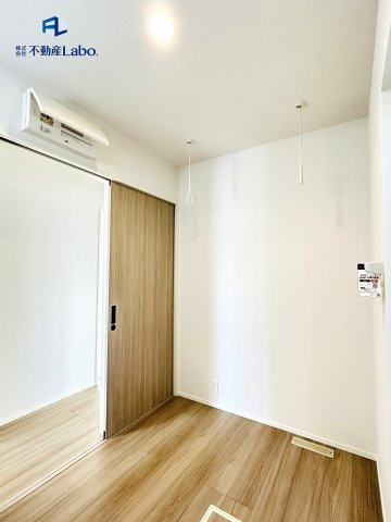 脱衣所も広々、使いやすくなっております。