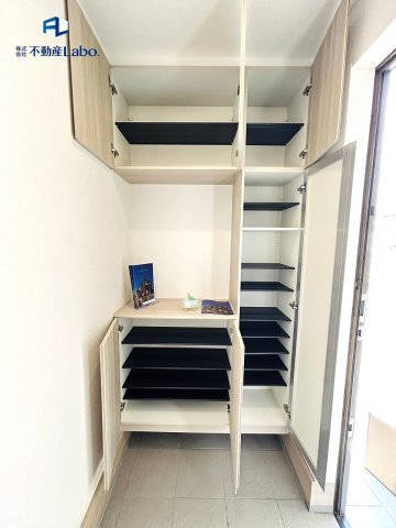 最新のシステムキッチンを備え付けております。