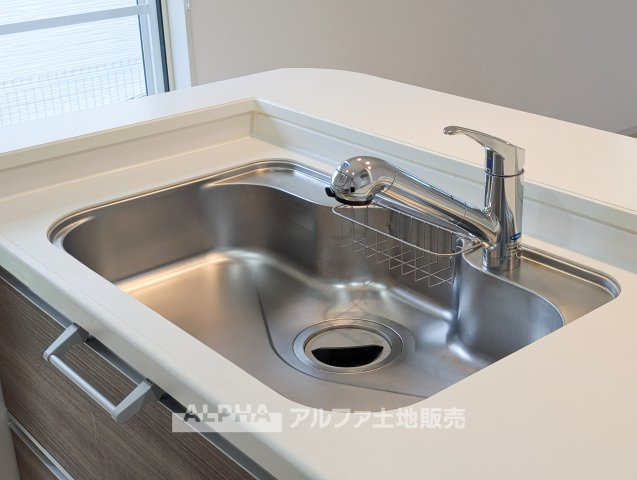 【Water　cleaner】　◆浄水器◆蛇口から流れ出すお水はクリーンでいつも楽しめます。また浄水器内臓シャワー混合栓なので場所取らずのスッキリとしたスタイルです。