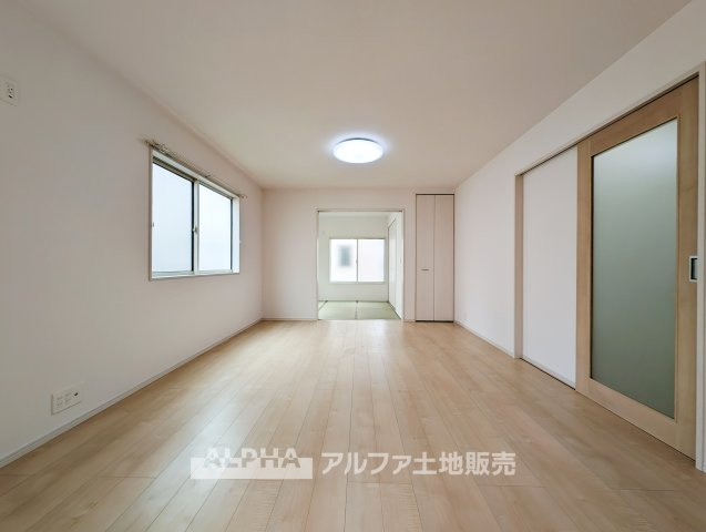 【Gathering　Place】　◆人を招きたくなる◆　友人とのホームパーティーや、ご親族との食事会など、大切な人と過ごす時間をより心地よく演出するリビングです。