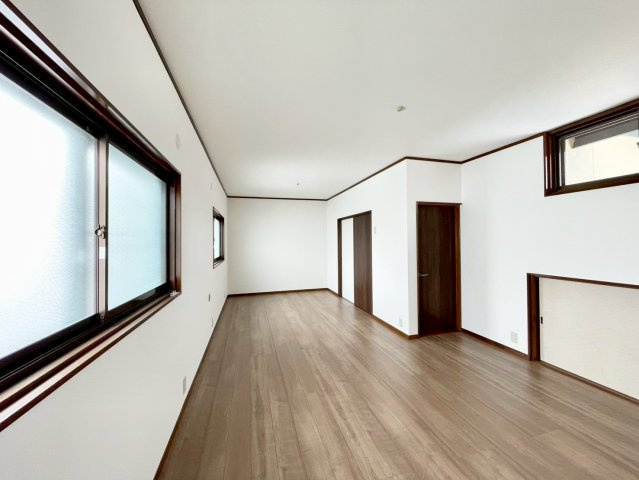 日当たり風通しともに良好！明るく朝を迎えられるつくりになっています♪　