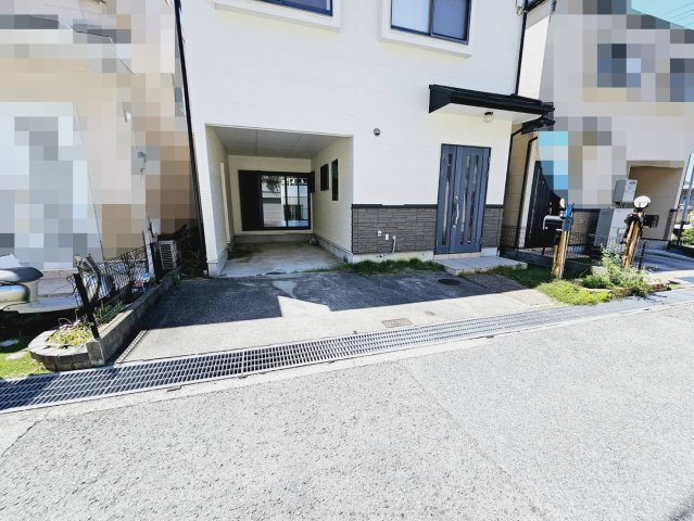 カースペース2台(1台：幅約2.5m×奥行約4.5m+1台：幅約2.57m×奥行5m)